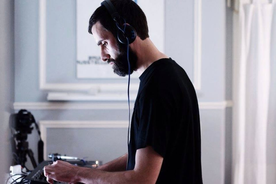 alfred-adler-jkbx-remezcla-azucar-moreno