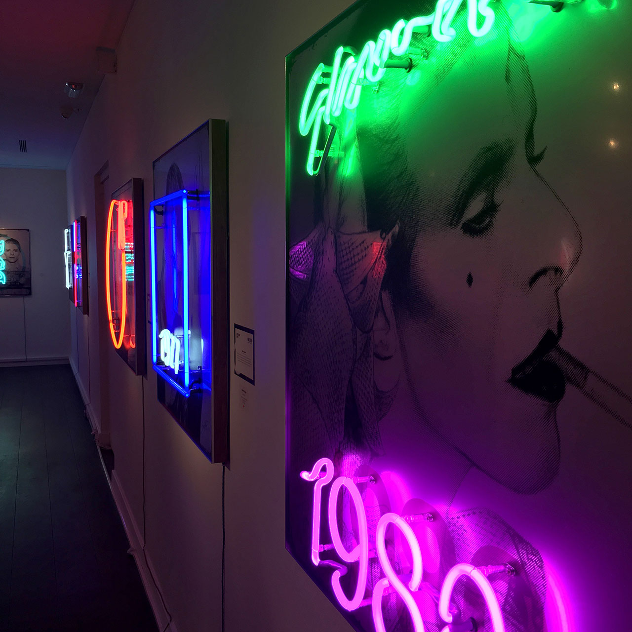 homenaje-david-bowie-neon-07